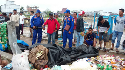 Kapal Motor Bermuatan Sembako dan Makanan Tenggelam di Dermaga Sungai Piring